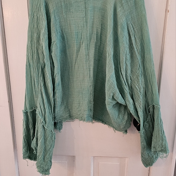 Free People One Azelea Kimono Size XS/S krinkle Cut Raw Edge - Picture 5 of 6